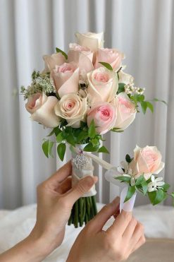 Hoa cầm tay cô dâu Giồng Trôm.